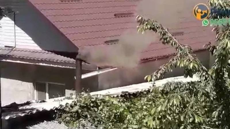 На ул.Алыбаева житель топит баню и загрязняет воздух, - местный житель. Видео