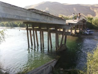 Мост в Жалал-Абадской области может обрушиться в любой момент,- читатель <b>(фото)</b>