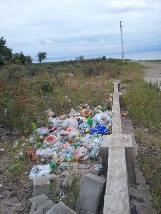 <b>Иссык-Куль 2014:</b> Читатель призывает отдыхающих убирать за собой мусор <b>(фото)</b>