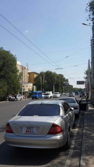 На Ахунбаева частично включено уличное освещение днем <b>(фото)</b>