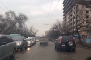 Почему в Бишкеке коптящие авто не проверяются и разъезжают по улицам города? - житель