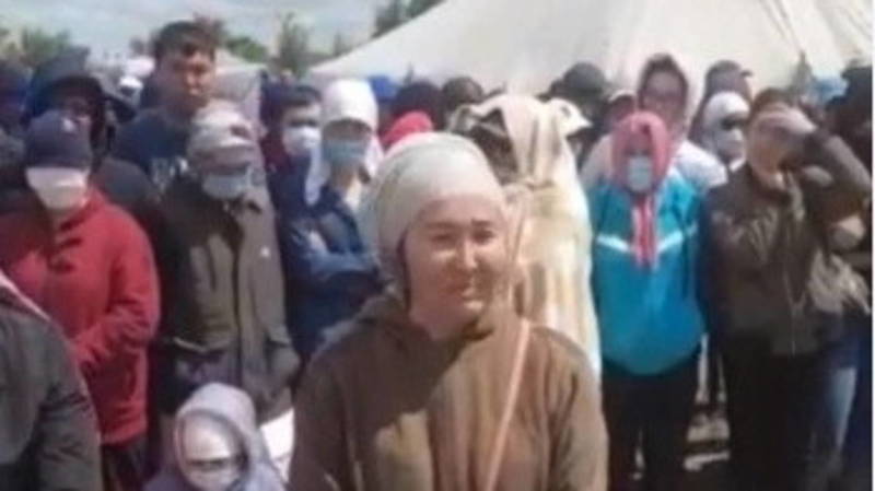Кыргызстанцы в Соль-Илецке, просят власти вернуть их домой. Видеообращение