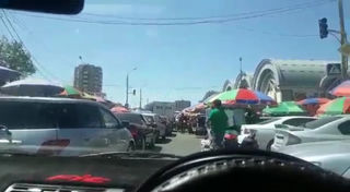 Когда устранят «бардак» на улицах в районе Ошского рынка? - бишкекчанин (видео)