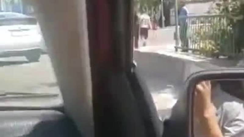 В Аламедине-1 «Камри», у которой 23 тыс. сомов штрафов, столкнулась с «Приусом». Видео