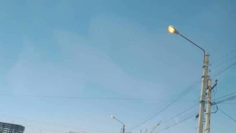 На ул.Ахунбаева днем горят фонари, - очевидец. Фото