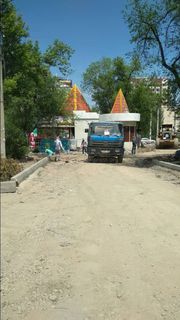 Бишкекчанин: Законно ли функционирует кафе по ул.Абая, которое мешает строительству прямой дороги?