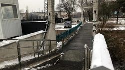Мост через Ала-Арчу на Айматова зимой опасен для пешеходов, можно упасть в воду, - горожанин