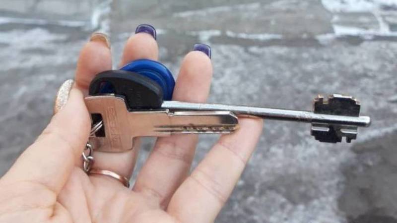 В 7 мкр горожанка нашла ключи от дома