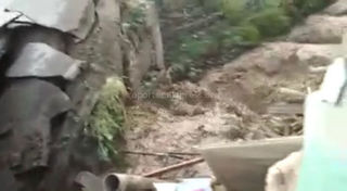 В Ноокате селевые потоки разрушили часть моста <i>(видео)</i>