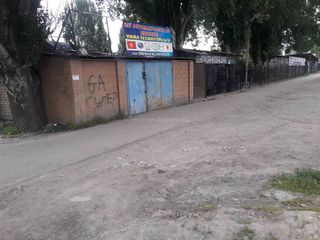 Ограждение на ул.Лумумбы до сих пор стоит, - бишкекчанин (фото)