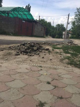 Мэрия Бишкека: Восстановление асфальта в пер.Берликского планируется закончить до 20 июля