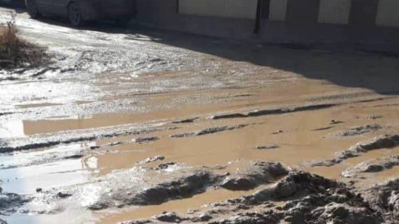 Житель новостройки Сары-Озон жалуется на состояние дороги. Видео и фото