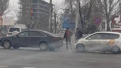 На проспекте Чуй машина «Яндекс Такси» попала в ДТП. Фото
