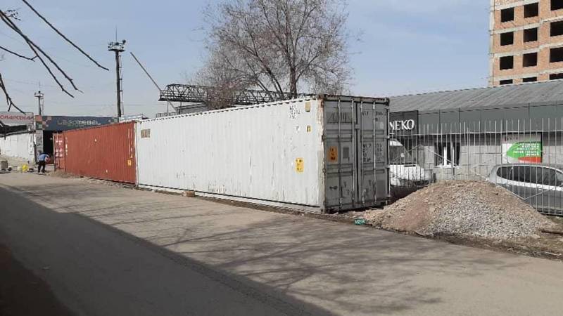 Законно ли устанавливают контейнеры на железнодорожные рельсы. Фото горожанина