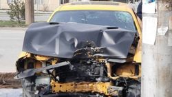 На Южной магистрали спорткар врезался в столб. Фото и видео с места аварии