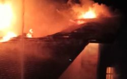 Видео - В пансионате «Ак Марал» на Иссык-Куле горит коттедж