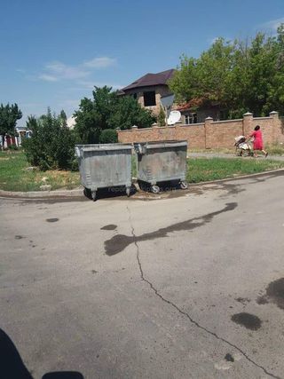 Мэрия: Сотрудники МП «Тазалык» вывезли мусор на улице Омуракунова в Ак-Орго