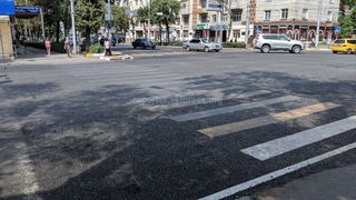 На перекрестке Киевской-Манаса не видно дорожной разметки пешехода