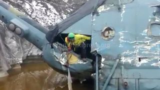 Видео – Как выглядит разбившийся на Южном Энильчеке вертолет?