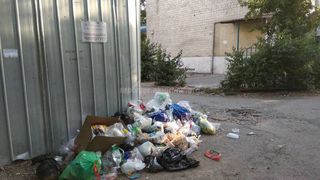 Мэрия о складировании мусора на Руставели-Ахунбаева: Проводятся разъяснительные работы с жильцами данного участка