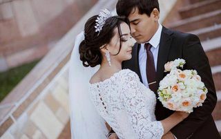 Видео — В сети появилось видео со свадьбы дочери президента С.Жээнбекова, состоявшейся 2 года назад