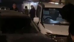 На пересечении улиц Огонбаева-Суюмбаева столкнулись 3 авто. Видео