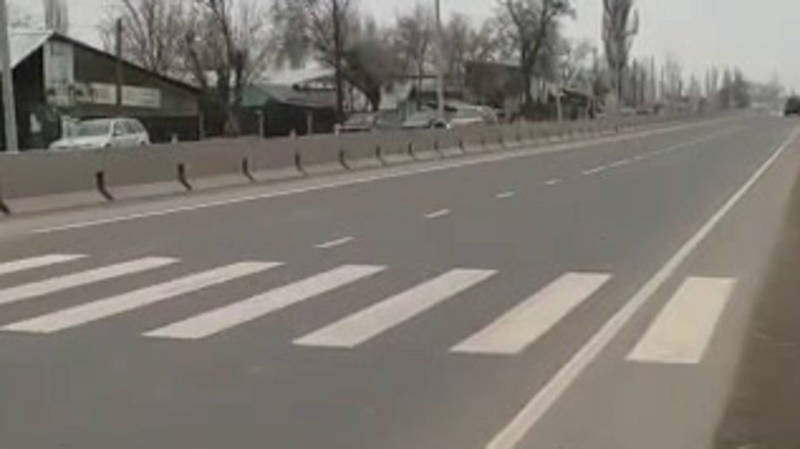 На трассе в Сокулукском районе есть зебра, но нет знака. Видео