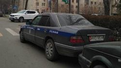 Сотрудник МВД оштрафован на 1000 сомов за парковку в неположенном месте