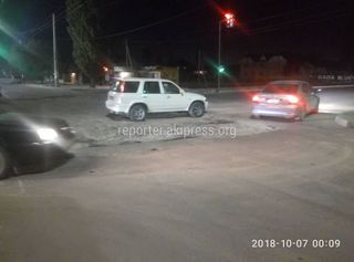 На Ахунбаева-Ашара вскопали дорогу и оставили без предупредительных знаков (фото)