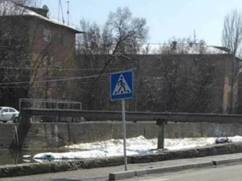 На Малдыбаева восстановлен дорожный знак, - мэрия