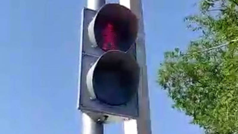 В селе Люксембург появился светофор. Видео