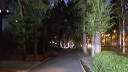 Тротуар с западной стороны Айтматова починили, но почему не работает освещение? - горожанин