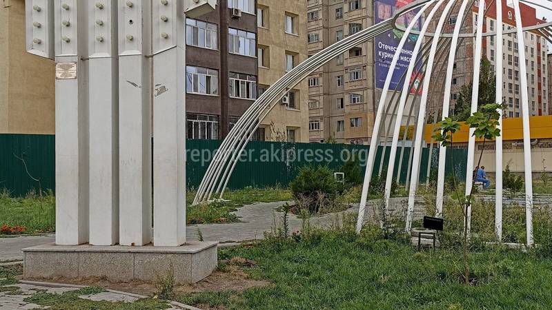 Недоделанный сквер в мкр Нижний Джал в Бишкеке заброшен, - житель столицы