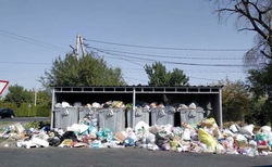 На Шабдан Баатыра баки завалены мусором. Фото