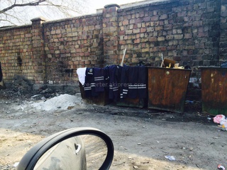 Почему в мусорном баке на Скрябина-Тыныстанова лежали формы сотрудников ДПС? - читатель <b><i> (фото) </i></b>