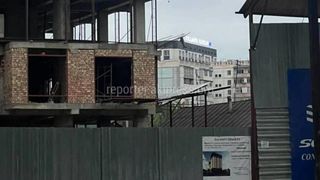 Законно ли на Суюмбаева строят многоэтажный дом впритык к жилам домам? Ответ «Бишкекглавархитектуры»