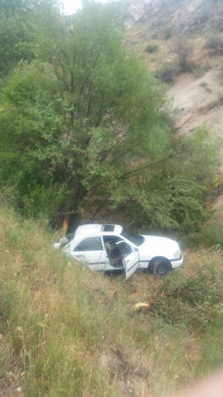 В ущелье Чычкан автомашина в дождливую погоду вылетела с дороги, есть пострадавшие <b><i>(фото)</i></b>