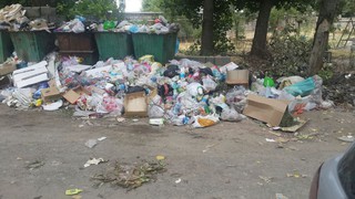 В микрорайоне «Восток-5» «Тазалык» уже несколько дней не вывозит мусор, - читатель <b><i>(фото)</i></b>