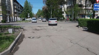 Когда проведут ремонт автодороги по улице Калыка Акиева? - читатель <i>(фото)</i>