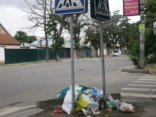 На пересечении ул.Гагарина-Юдахина мусор убирается каждый четверг поквартирным методом, - мэрия Бишкека