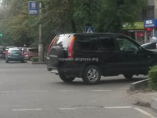 Припарковался на перекрестке Тоголок Молдо-Киевской и закрыл обзор