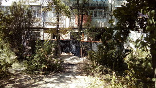 В доме № 31б в 8 мкр Бишкека на первом этаже идет расширение квартиры, - читатель (фото)