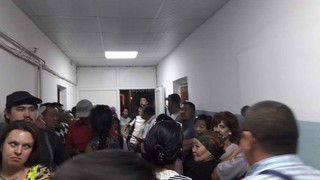 За получением справок по отсутствию судимости в Главном информационном центре МВД каждый день наблюдается большая очередь (фото)