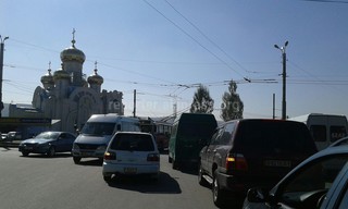 Бишкекчанин просит установить светофор на пересечении улиц Токомбаева и Нуркамала (фото)