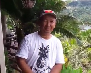 Видео – Пилот-путешественник С.Салиев передает привет кыргызстанцам из острова Понпеи в Тихом океане