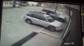 На Ахунбаева-Орджоникидзе попытались совершить кражу из машины, - читатель (видео)
