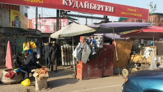 Первомайский акимиат Бишкека пресек факты стихийной торговли возле авторынка «Кудайберген»