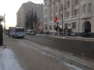 В Москве возле посольства Кыргызстана в России стоят 5 автобусов с омоновцами, - читатель