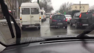 Оштрафован водитель маршрутки №210, выехавший в час пик на встречную полосу по ул.Московской