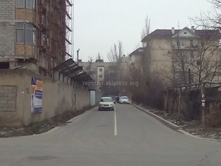 Подрядчик отремонтирует тротуар в мкр Аламедин-1 в зависимости от погодных условий, - мэрия Бишкека